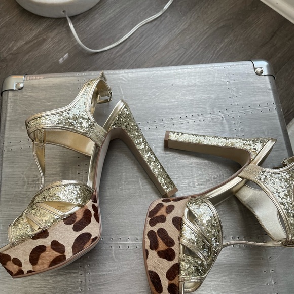 New Guess gold sequin INDRINA haircalf platform t strap sandals heels 6.5 - Picture 5 of 13